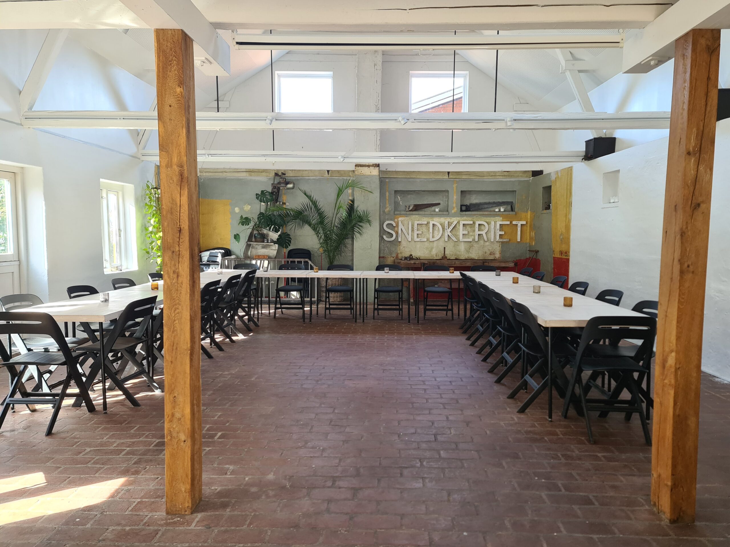 venue-img