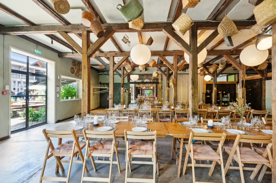 venue-img