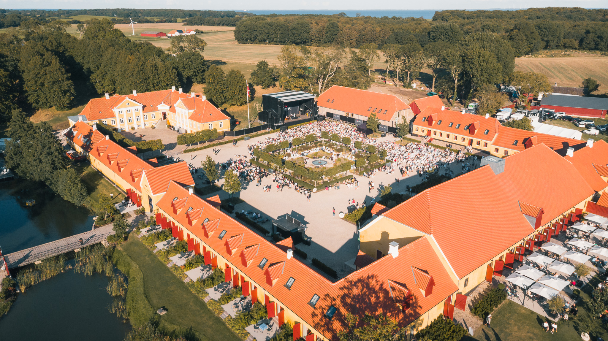 venue-img