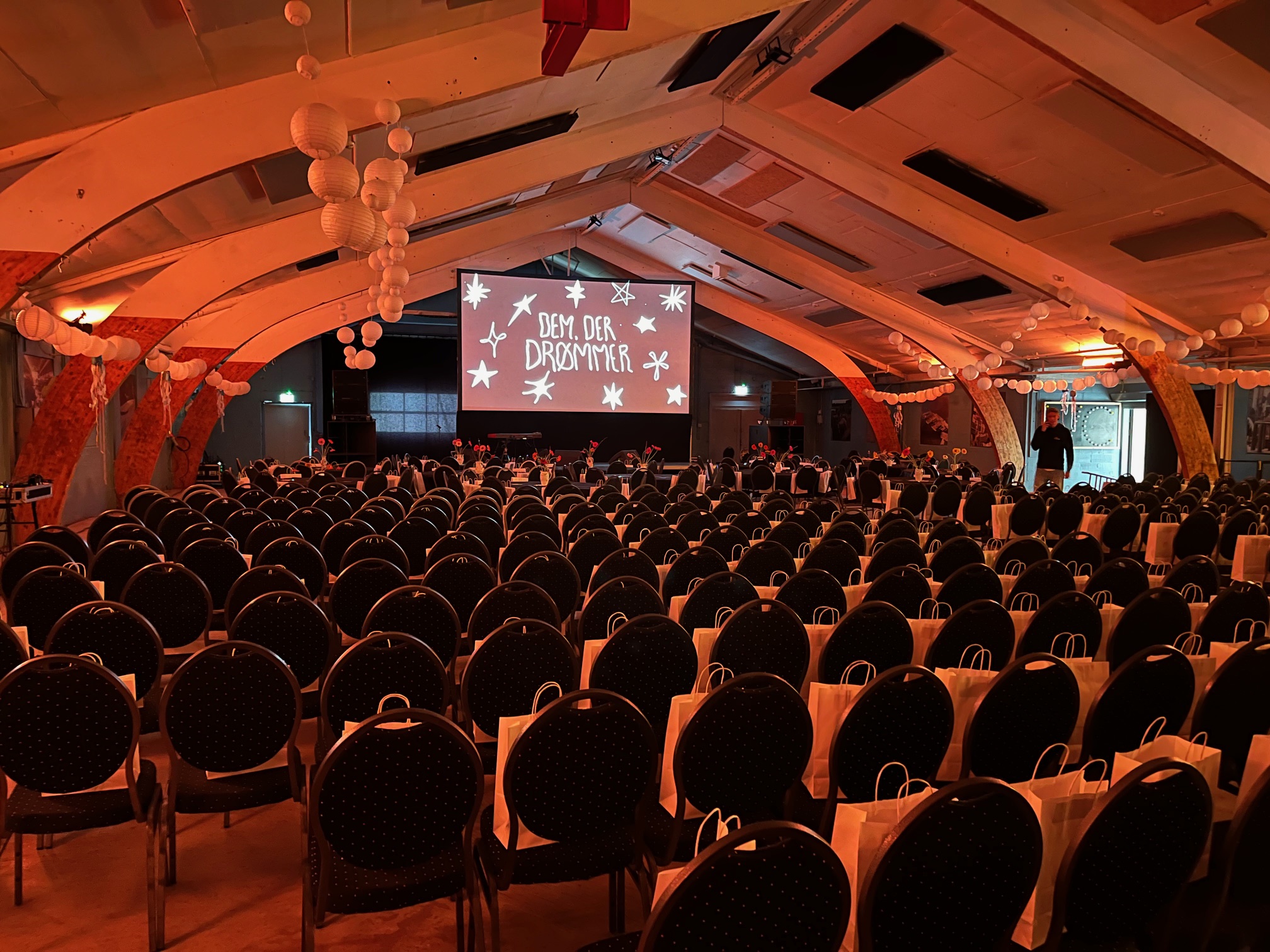 venue-img