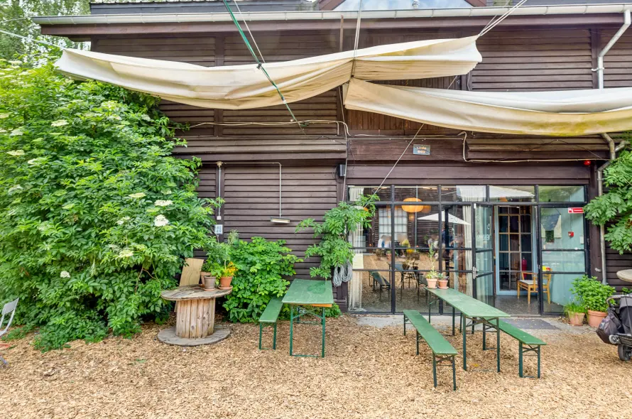 venue-img