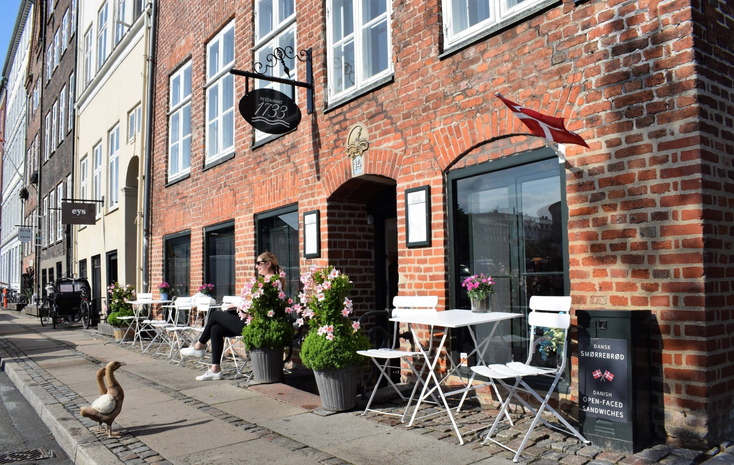 venue-img