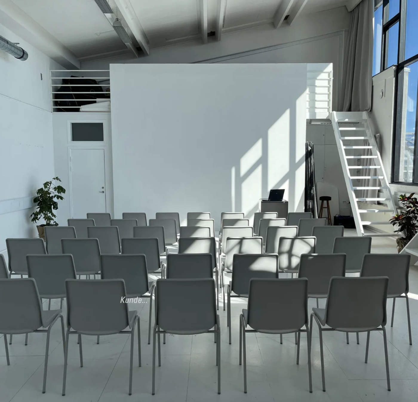 venue-img