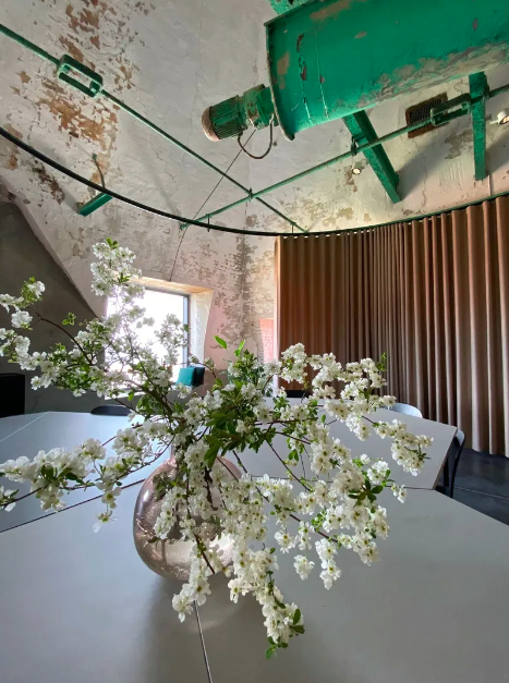 venue-img