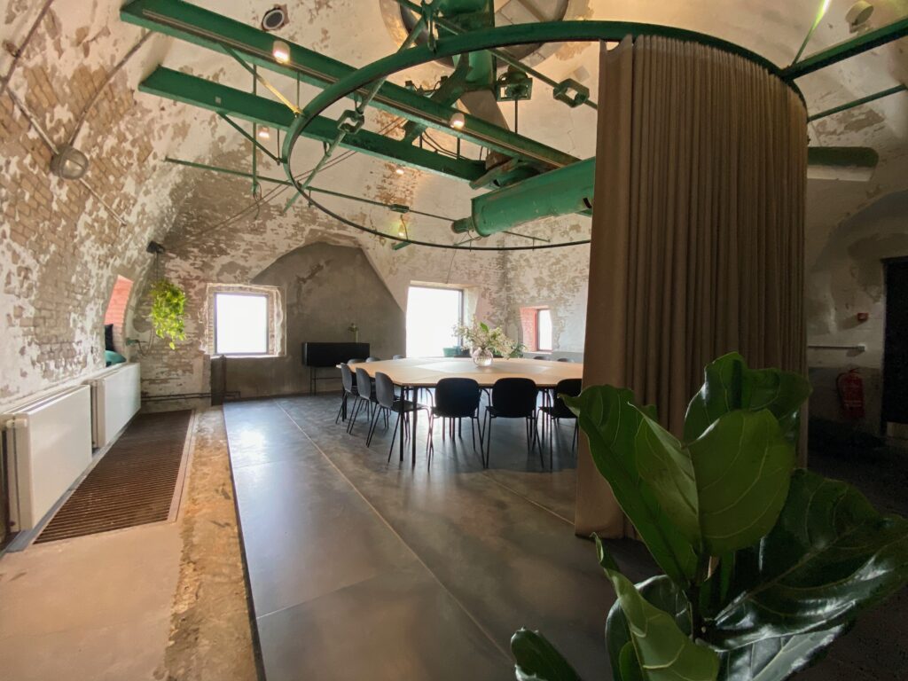 venue-img