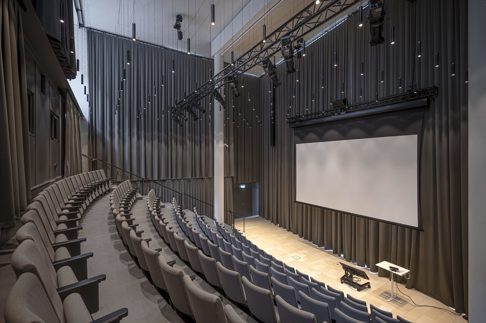 venue-img